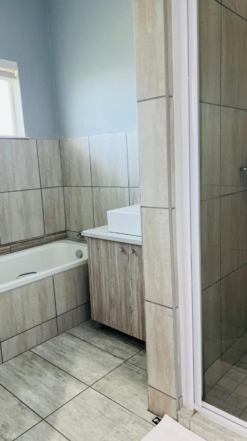 Jodwell Guesthouse East London Bagian luar foto