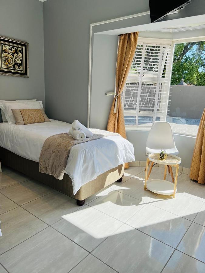 Jodwell Guesthouse East London Bagian luar foto