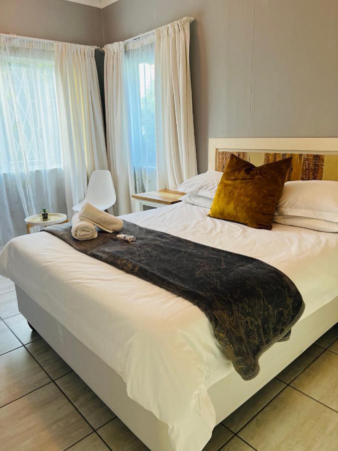 Jodwell Guesthouse East London Bagian luar foto