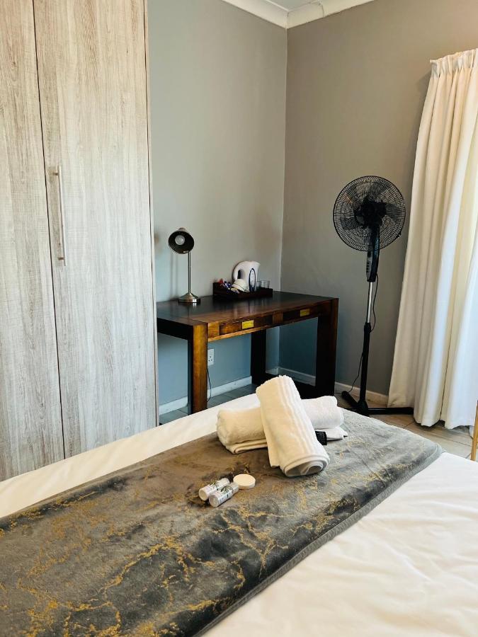 Jodwell Guesthouse East London Bagian luar foto
