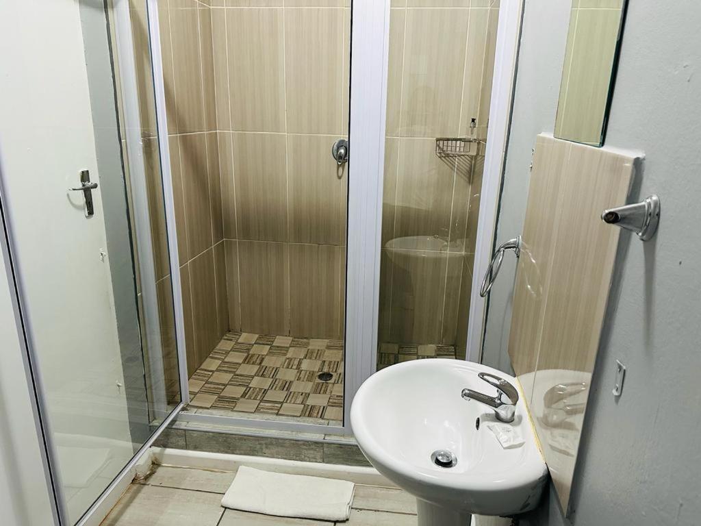 Jodwell Guesthouse East London Bagian luar foto