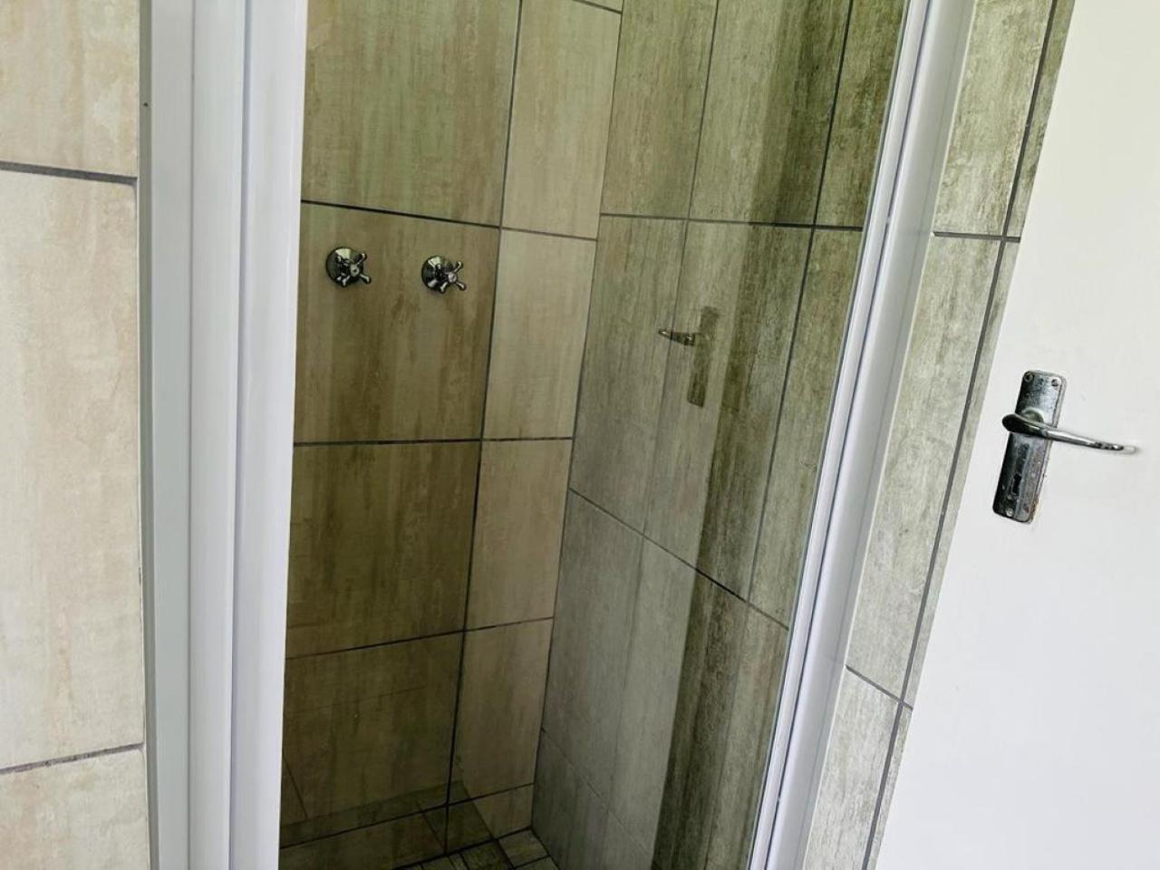 Jodwell Guesthouse East London Bagian luar foto