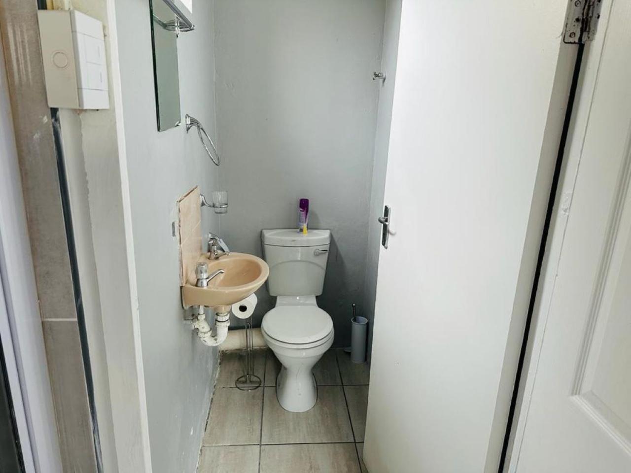 Jodwell Guesthouse East London Bagian luar foto