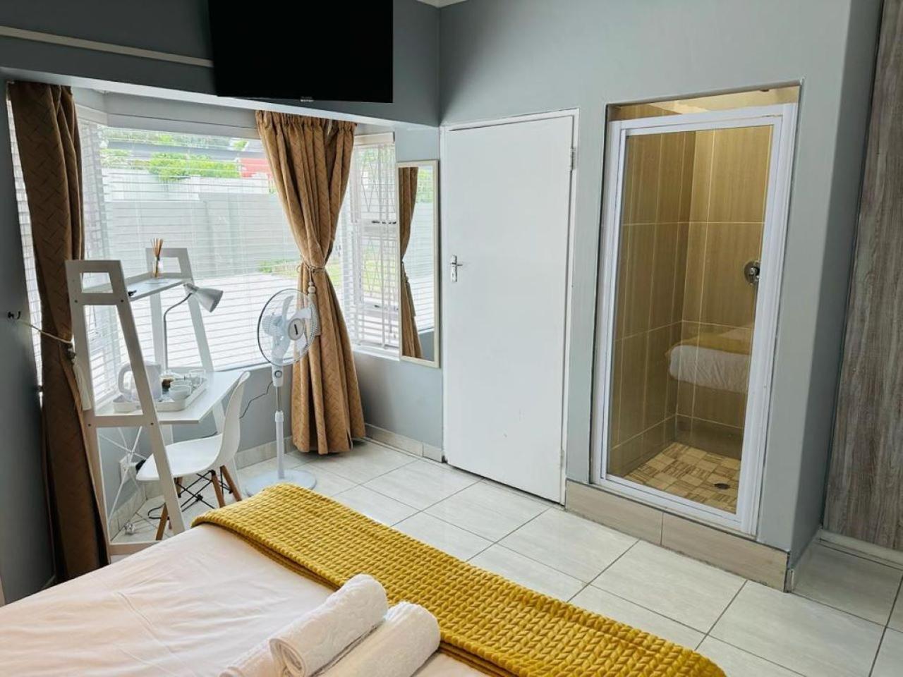 Jodwell Guesthouse East London Bagian luar foto