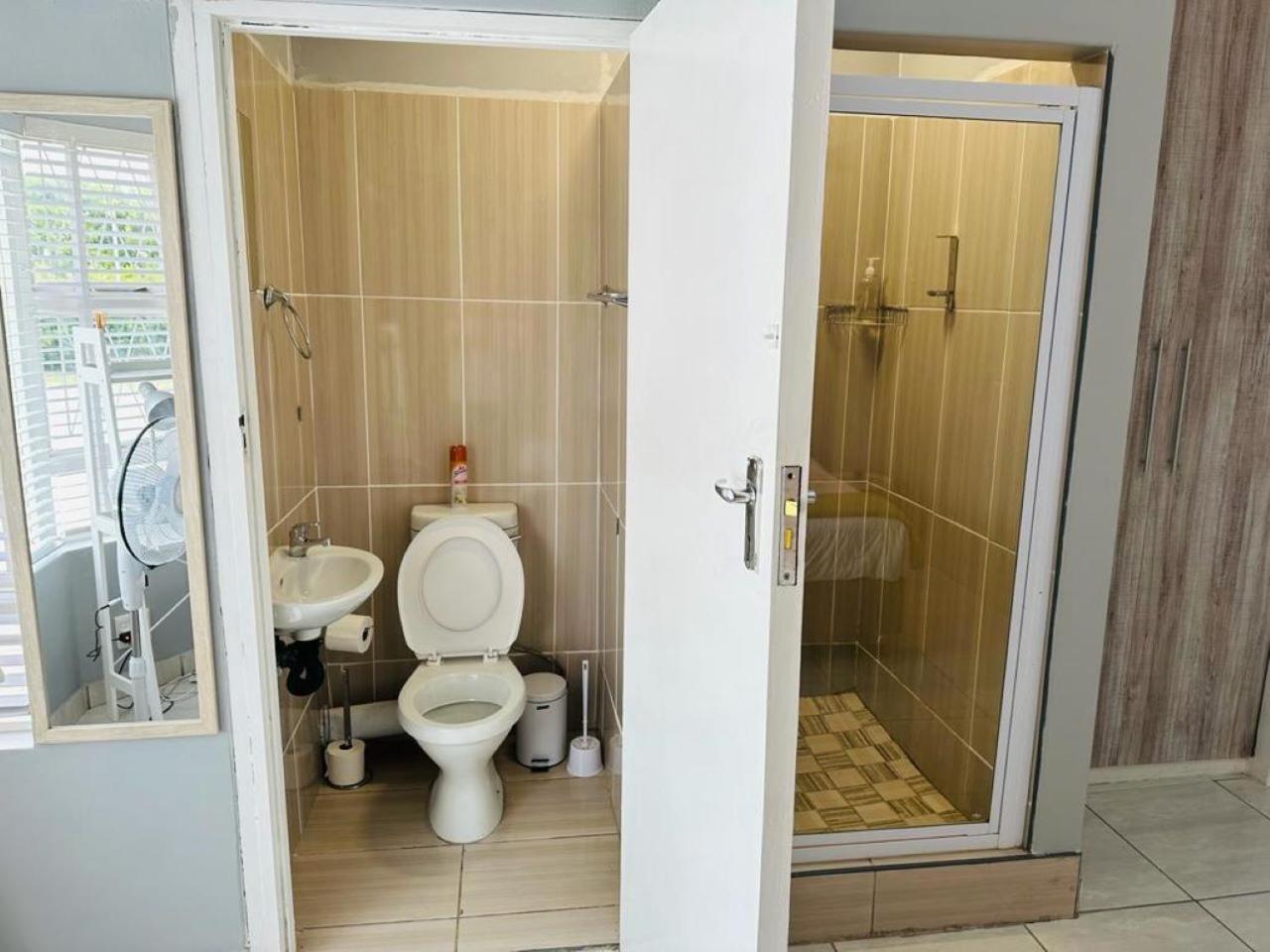 Jodwell Guesthouse East London Bagian luar foto